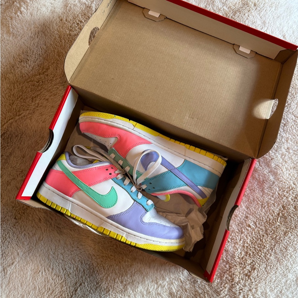 Nike Dunk Low SE Women’s Size 9 Sneakers